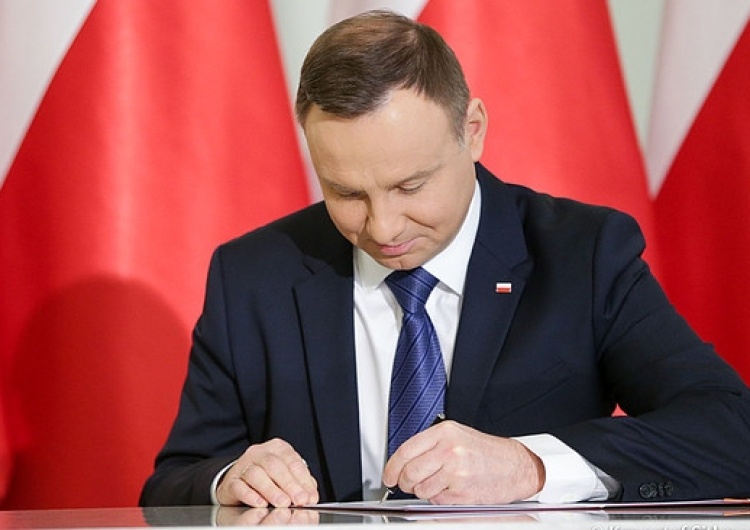 Krzyszof Sitkowski/KPRP Prezydent podpisał ustawę: 400 zł miesięcznie dla opozycjonistów z okresu PRL.