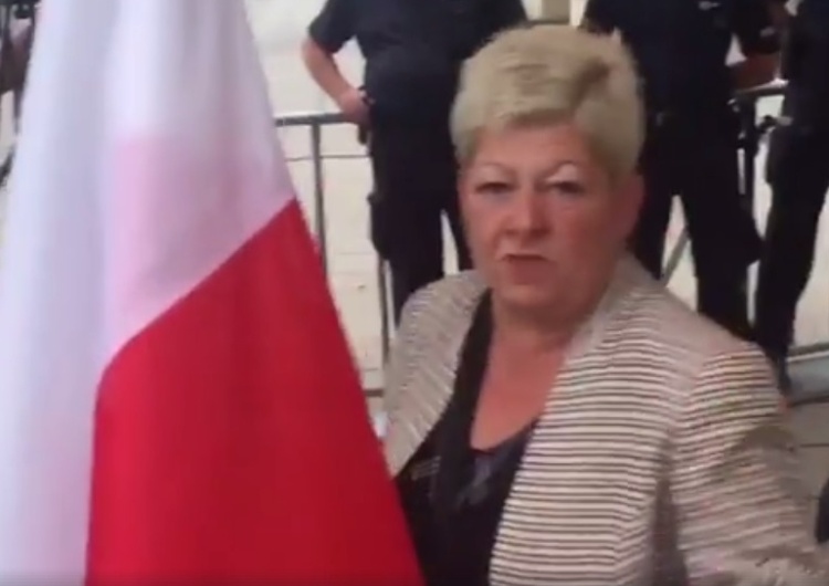  [video] Rozmowa Ryszarda Petru z kobietą na miesięcznicy. Internauci: "Pani zaorała Petru"