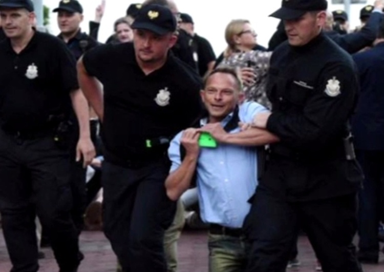  Obywatele RP i KOD wtargnęli wczoraj na teren Sejmu. Musiała interweniować Straż Marszałkowska