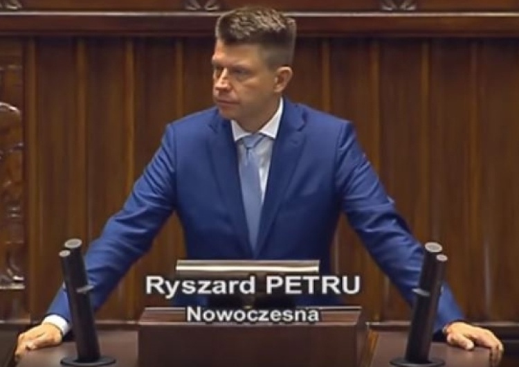  [video] Posłowie skandują podczas przemówienia Ryszarda Petru: "Na Maderę!"