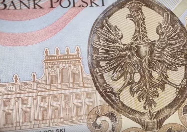 GUS: Polacy zarabiają przeciętnie ponad 4,5 tys. zł miesięcznie