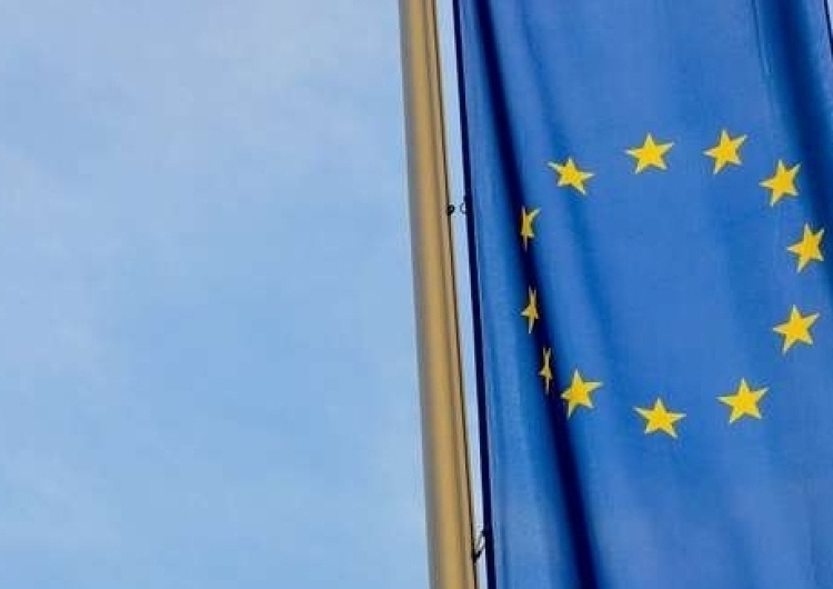 Politico: KE oburzona sytuacją w Warszawie, ale nie będzie żadnych sankcji przeciwko Polsce