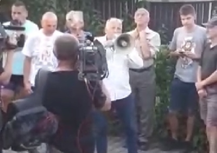  [Transmisja Online] Trwa demonstracja pod domem Grzegorza Schetyny