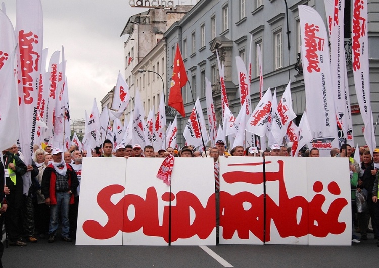  Pozorne rozszerzenie prawa do zrzeszania się w związki zawodowe?