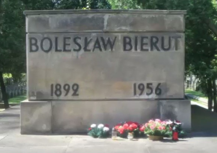 Dekomunizacja Powązek. Bierut może stracić mauzoleum