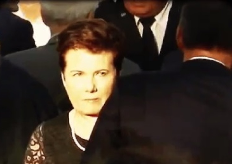 zrzut ekranu [video] Hanna Gronkiewicz-Waltz patrzy na prezydenta Dudę. Ta mina mówi sama za siebie...