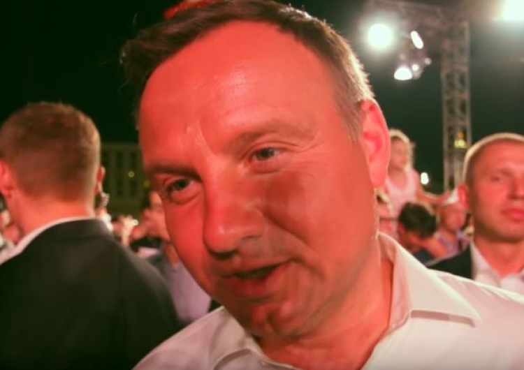  [video] Andrzej Duda "przyłapany" na koncercie piosenek (nie)zakazanych. Zobacz spontaniczny wywiad