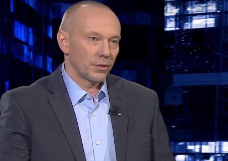 Fundacja zaangażowana w antyrządowe protesty miała koncesję na handel bronią defensywną.TVP ujawnia aferę