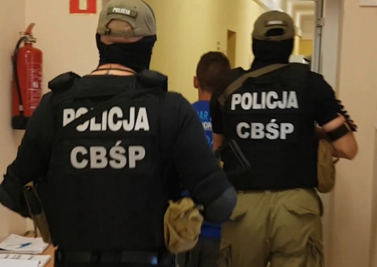 Gang handlarzy narkotykami rozbity przez CBŚP. Wprowadzili do obrotu kilkadziesiąt kilo