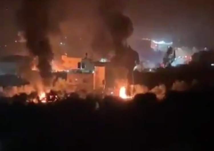  Chaos na Zachodnim Brzegu. Izraelscy osadnicy palą palestyńskie domy w odwecie po śmierci dwóch Izraelczyków [WIDEO]
