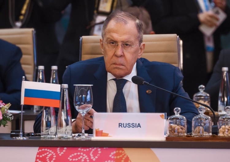 Szef MSZ Rosji Siergiej Ławrow Szefowie MSZ Chin i Rosji spotkali się w kuluarach G20. Wiadomo, o czym rozmawiali
