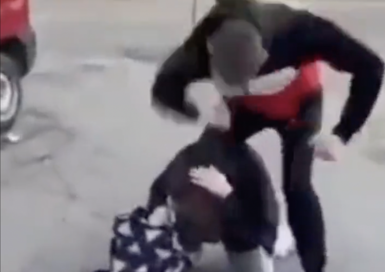 Pruszków Horror w Pruszkowie. Nastolatek bity, kopany, przypalany papierosami. Po sieci krąży wstrząsające nagranie