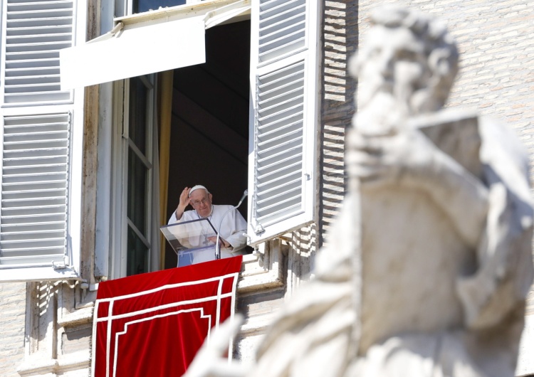 Papież Franciszek Franciszek na „Anioł Pański”: Jezus spragniony miłości, gasi nasze pragnienie miłością