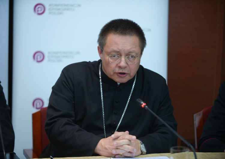 abp Grzegorz Ryś Abp Ryś: Nie ma żadnych przeszkód, aby badać archiwalia dotyczące kard. Karola Wojtyły. Toczy się spór o pamięć