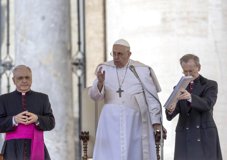 Papież Franciszek Papież do Polaków: Zachęcam was do przemyślenia na nowo relacji świeckich i duchownych