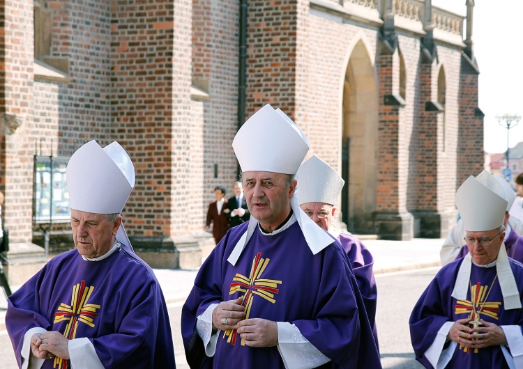 abp Jan Graubner, Prymas Czech w obronie Jana Pawła II: Nie możemy milczeć; to atak także na naszą wolność