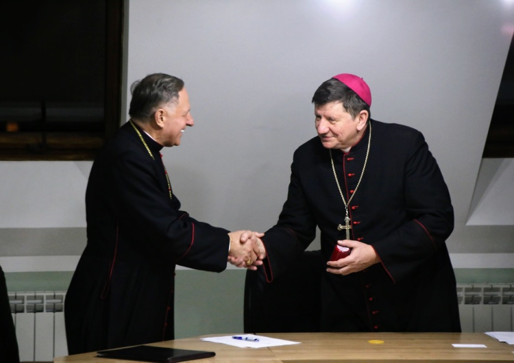 Od lewej: abp Mieczysław Mokrzycki, bp Witalij Skomarowski Wybrano nowego przewodniczącego Konferencji Episkopatu Ukrainy. Hierarcha zastąpi abp. Mokrzyckiego