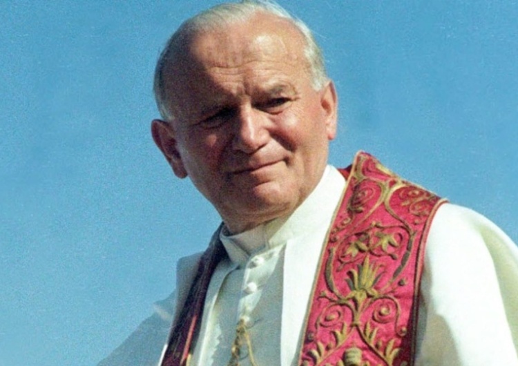 św. Jan Paweł II  Agora wydała książkę Overbeeka. Efekt okazał się odwrotny do zamierzonego, więc teraz to „wina PiS”