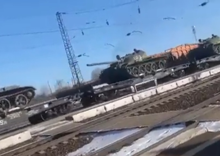 Transport T54 Nagrano zmierzający na Ukrainę transport czołgów T-54. „Wkrótce wrócą do T-34”