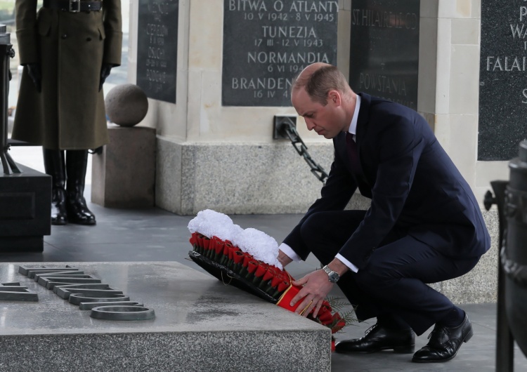 książę William Wizyta księcia Williama w Polsce. Następca brytyjskiego tronu złożył wieniec przy Grobie Nieznanego Żołnierza