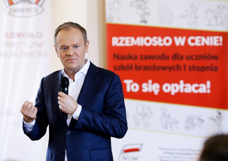 Donald Tusk w Zawierciu  Donald Tusk został zapytany w Zawierciu o program. W tę odpowiedź trudno uwierzyć [WIDEO]