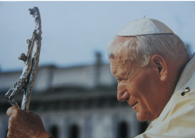 Jan Paweł II Marcin Bąk: Atak na św. Jana Pawła II – dwa kroki w przód, krok w tył