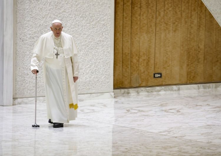 Papież Franciszek Papież zaostrza procedury w sprawie nadużyć i poszerza odpowiedzialność przełożonych duchownych i świeckich