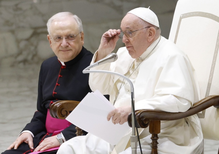 Papież Franciszek [FOTO] Burza w sieci. Fałszywe zdjęcie Franciszka wygenerowane przez AI stało się wiralem