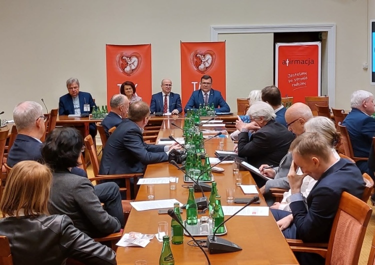 Sejm: Konferencja pn. Prawo do życia czy prawo do aborcji?