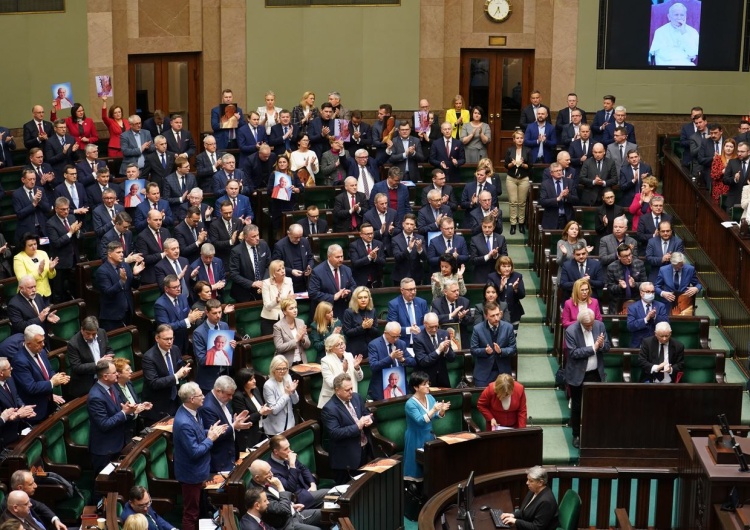 Przyjęcie uchwały w obronie dobrego imienia św. Jana Pawła II Nieprawdopodobne. Niemieckie media: PiS wykorzystuje „skandal wokół JPII” na potrzeby kampanii wyborczej