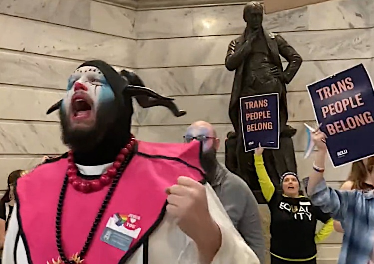 Atak bojówek LGBT na Kapitol Kentucky Szturm bojówek LGBT na Kapitol w Kentucky