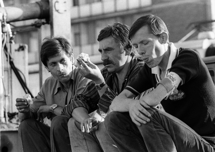 Blokada warszawskiego ronda, sierpień 1981. Wystawa zdjęć T. Gutrego pt.