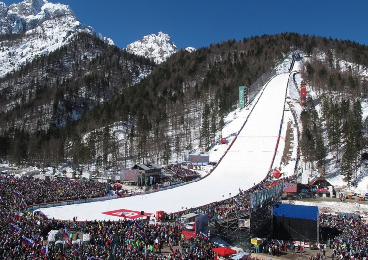 Skocznia w Planicy W takim składzie Polacy wystąpią w sobotnim konkursie drużynowym w lotach narciarskich w Planicy