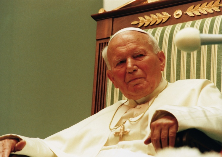 Wizyta Jana Pawła II w Sejmie  Atak na Jana Pawła II. „Gdyby to było prawdziwe, to komuniści wykorzystaliby to na początku pontyfikatu” #SolidarnizJPII