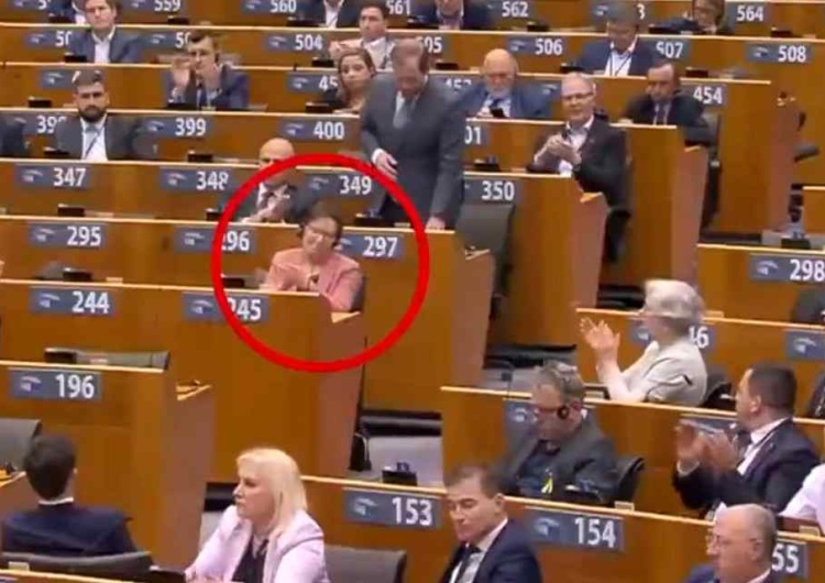 Ewa Kopacz Zaskakujące zachowanie Ewy Kopacz w Parlamencie Europejskim. To się może nie spodobać Tuskowi [WIDEO]