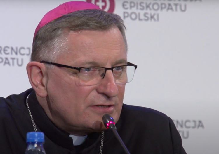 bp Krzysztof Zadarko KEP: Gdzie jest granica, gdy ktoś staje się aktywnym współsprawcą przemytu ludzi, a gdzie jest konieczność ratowania życia?