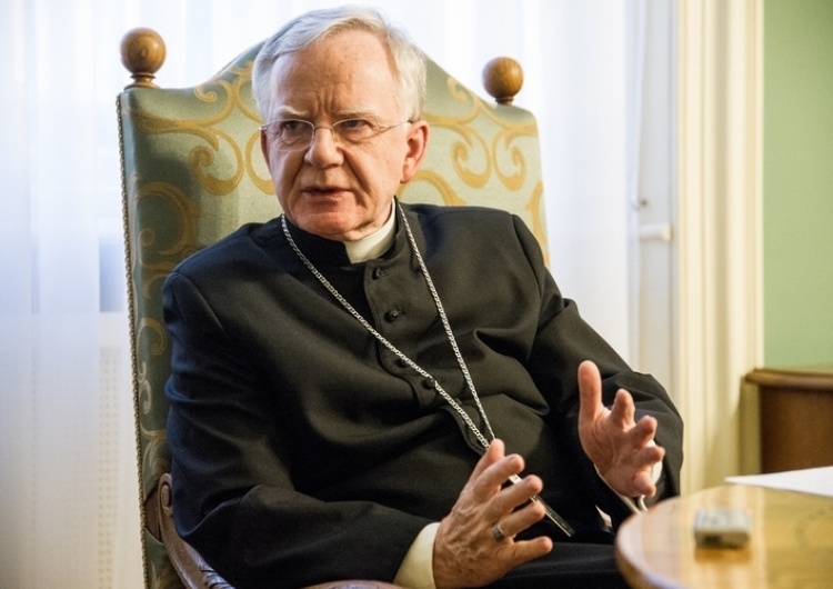 „Środki blokowane za obronę abp Jedraszewskiego, który skrytykował ideologię LGBT”