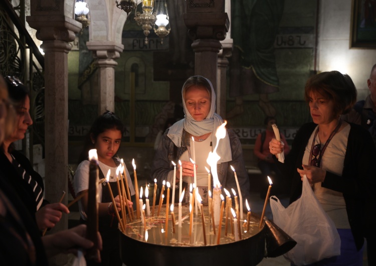 Bazylika Grobu Pańskiego Jerozolima: Liturgia Wigilii Paschalnej w Bazylice Grobu Pańskiego