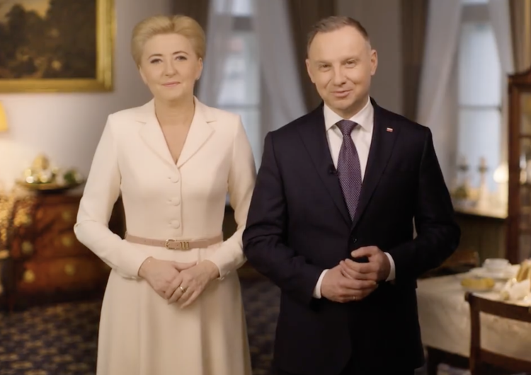 Andrzej Duda i Agata Kornhauser-Duda Para prezydencka złożyła życzenia z okazji Świąt Wielkanocnych.