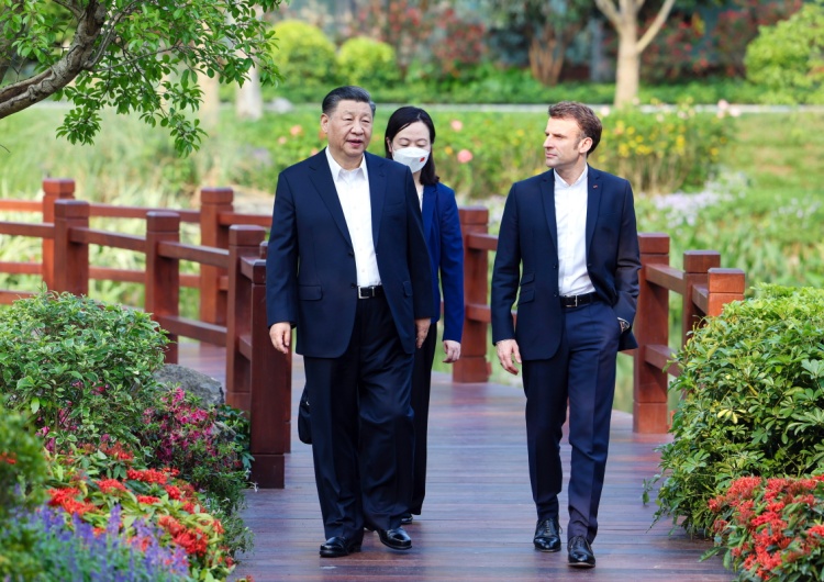 Przywódcy Chin i Francji  Macron po wizycie w Chinach: Europa musi się uniezależnić od USA