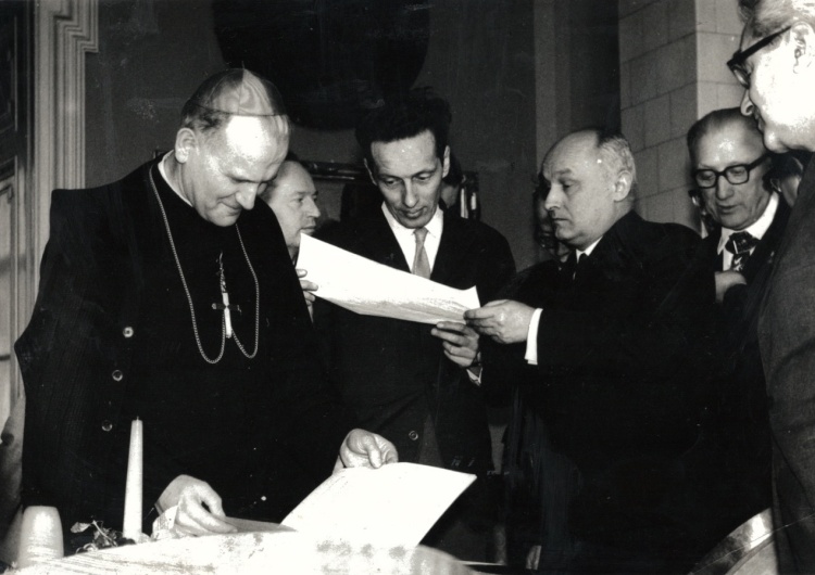 Od lewej: Karol Wojtyła, Krzysztof Kozłowski, Zygmunt Pawlus, N.N., Jerzy Turowicz Prof. Skibiński: Badanie historii to dla Kościoła szansa, nie zagrożenie 
