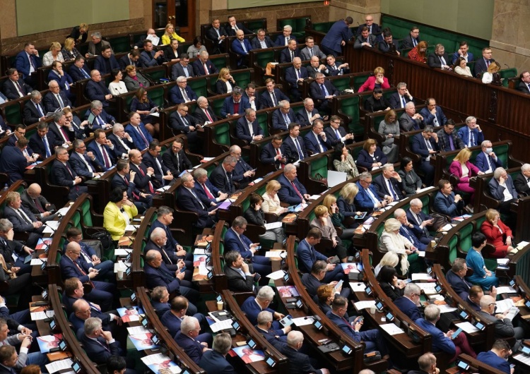 Obrady Sejmu RP [najnowszy sondaż] Złe wiadomości dla opozycji. Duża przewaga PiS nad resztą stawki