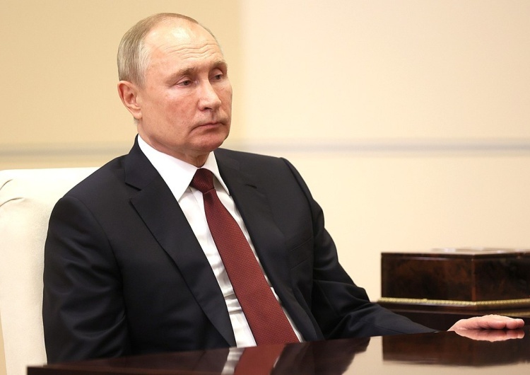 Władimir Putin  „Ból głowy, niewyraźne widzenie, drętwienie…” Nieoficjalnie: Putin potrzebował pilnej pomocy medycznej
