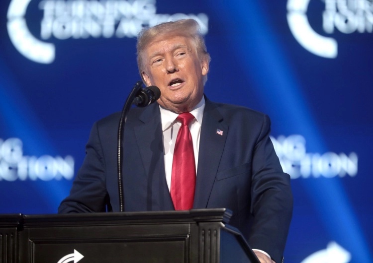 Donald Trump „Właził w d*** Xi Jinpingowi”. Trump nie przebierał w słowach