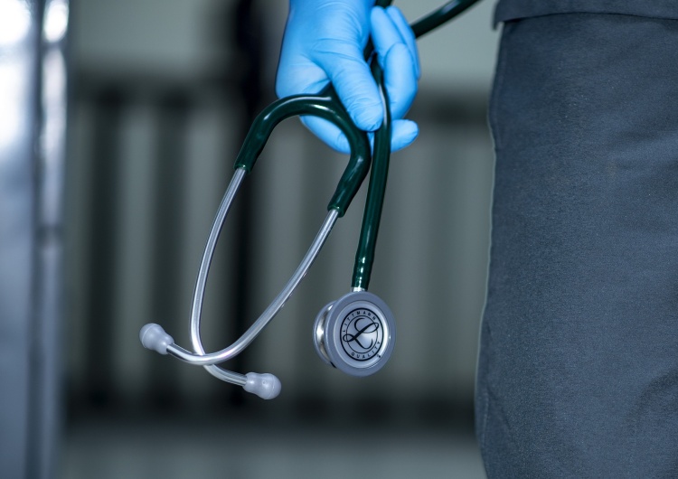 lekarz/szpital Kraków: Stan podpalonego mężczyzny jest tragiczny
