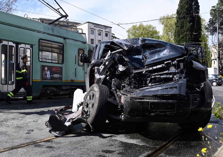 Auto piłkarza Ciro Immobile Koszmarny wypadek reprezentanta Włoch. Auto piłkarza zmiażdżone przez tramwaj
