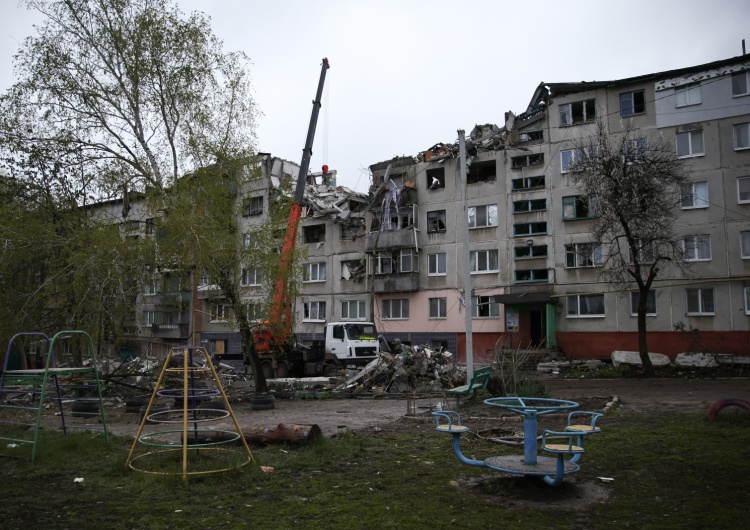 Ukraina, zniszczenia po ataku rakietowym, zdjęcie poglądowe Polski medyk z Bachmutu: Rosyjska niewola czy samobójstwo? Decyzja będzie prosta