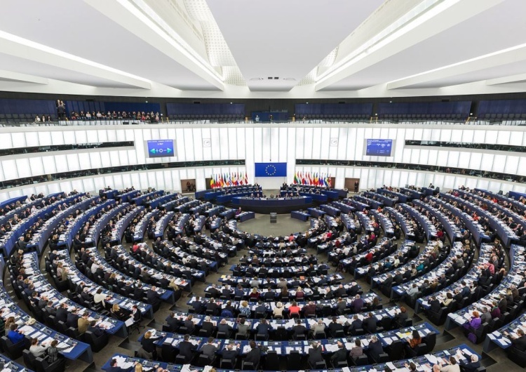 PE Ci europosłowie z Polski głosowali w PE za zwiększeniem obciążeń dla Polaków