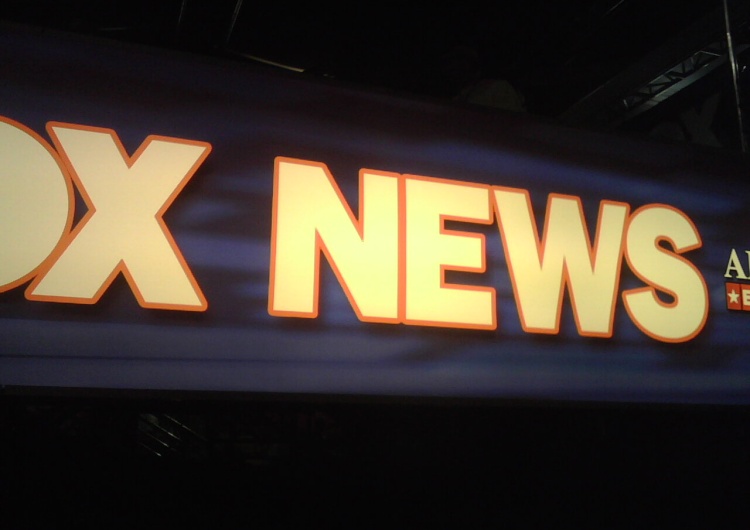 Logo Fox News Szokująca kara dla Fox News. Telewizja musi zapłacić 787 mln dolarów kary