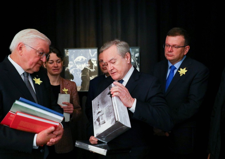 Obecny w Warszawie prezydent Niemiec Steinmeier otrzymał raport dot. polskich strat wojennych